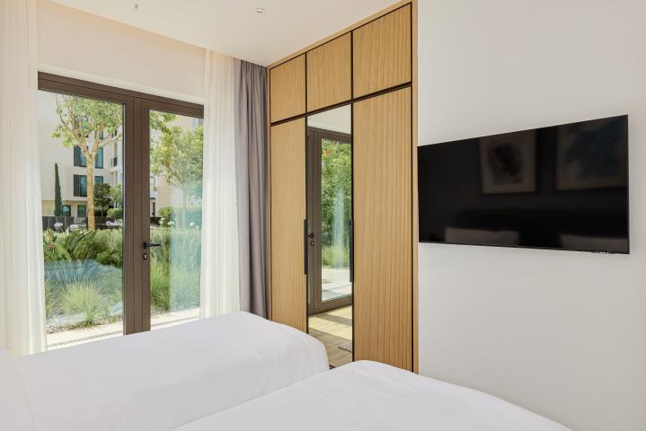 LUXURIOUS TWO BEDROOM APARTMENT