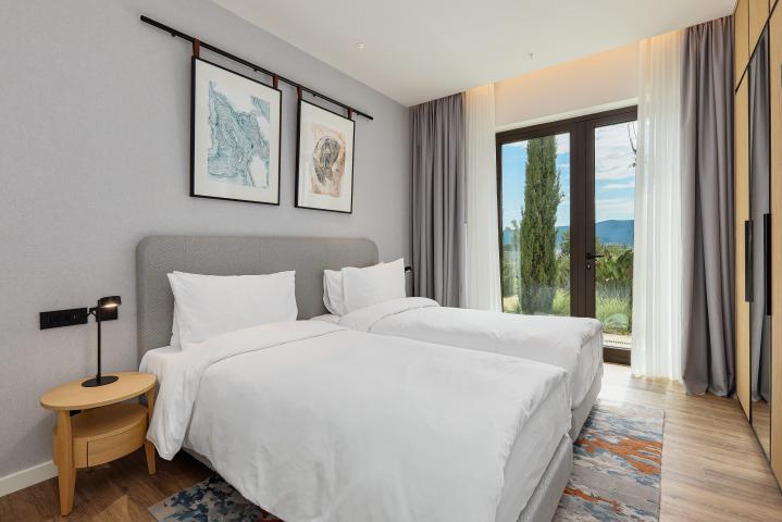 LUXURIOUS TWO BEDROOM APARTMENT