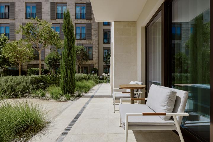 LUXURIOUS TWO BEDROOM APARTMENT
