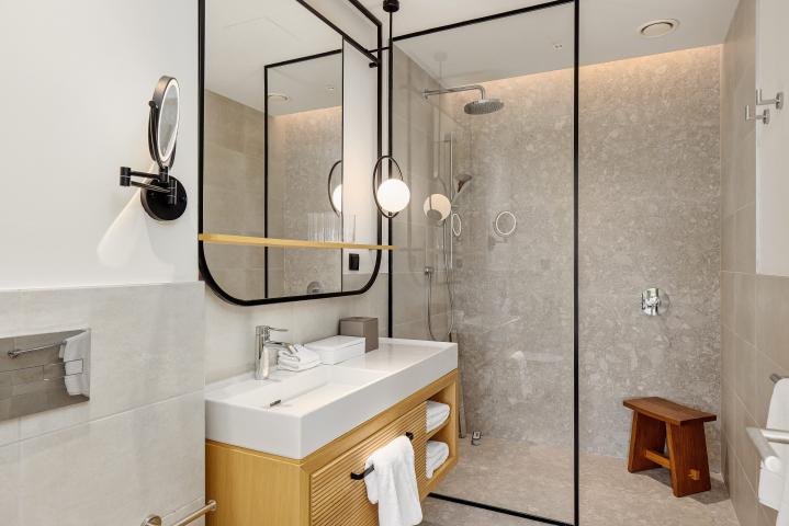 LUXURIOUS TWO BEDROOM APARTMENT