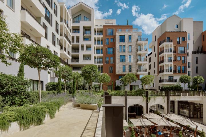 LUXURIOUS TWO BEDROOM APARTMENT