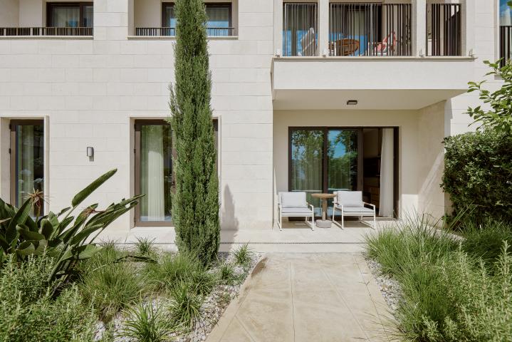 LUXURIOUS TWO BEDROOM APARTMENT
