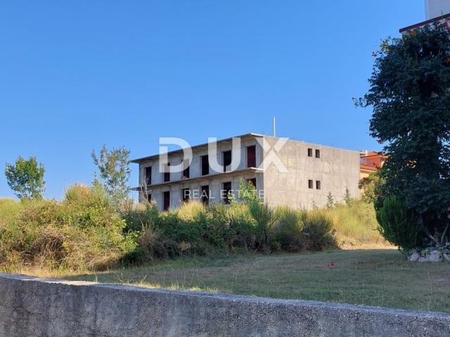 RTINA, ZADAR - Roh-bau hotel, prvi red do mora