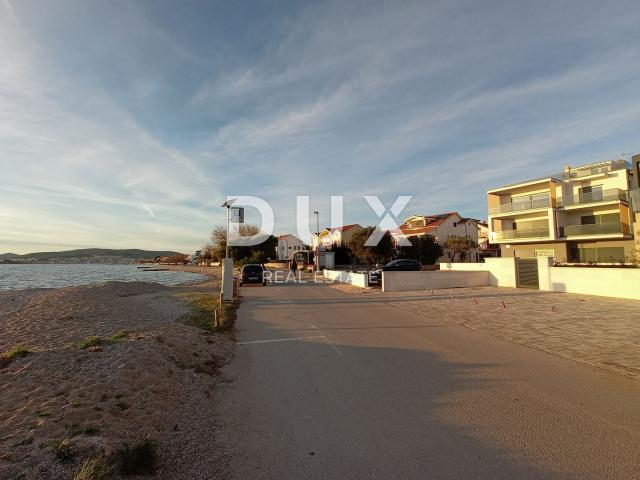 ŠIBENIK, VODICE - Poslovni prostor P2 s terasom pokraj mora