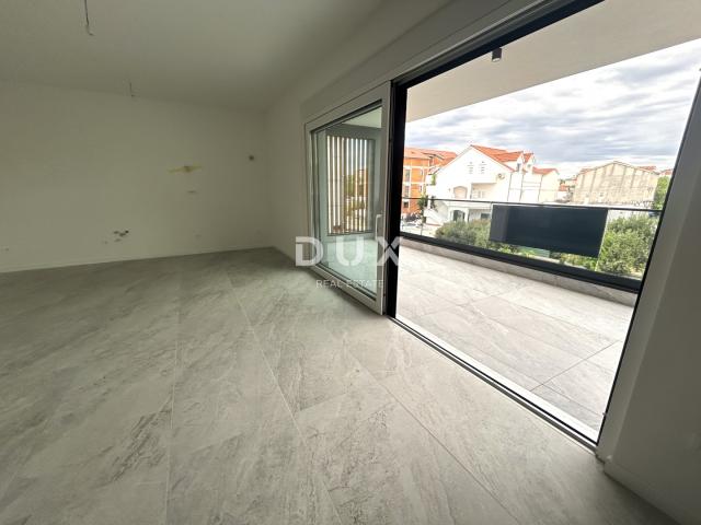 ŠIBENIK, VODICE – 120m od plaže, pogled na more, velika terasa, garaža