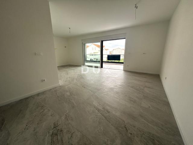 ŠIBENIK, VODICE – 120m od plaže, pogled na more, velika terasa, garaža