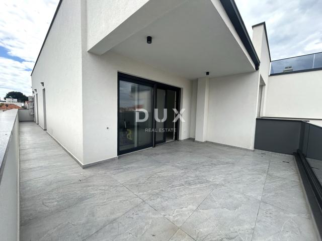 ŠIBENIK, VODICE – Penthouse s krovnom terasom, 120m od plaže, 2 garaže