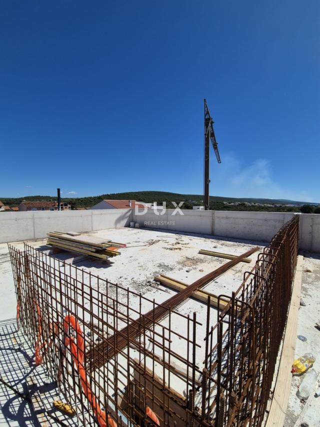 ZADAR, SUKOŠAN - S6 - Trosoban stan s krovnom terasom
