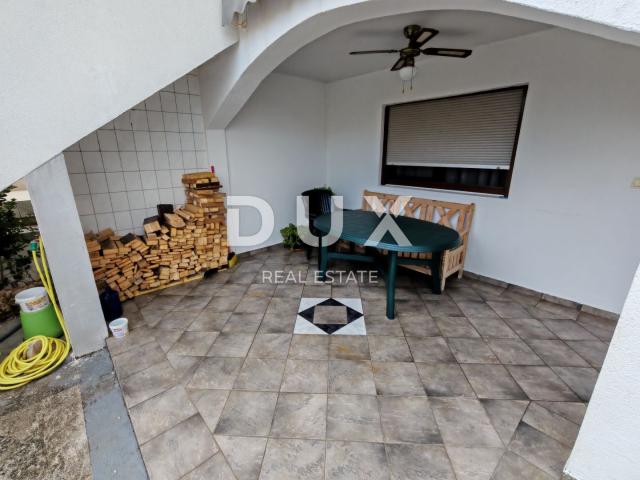 ZADAR, VIR - Kuća s čak 5 apartmana! 3 minute hoda udaljena od dviju plaža!