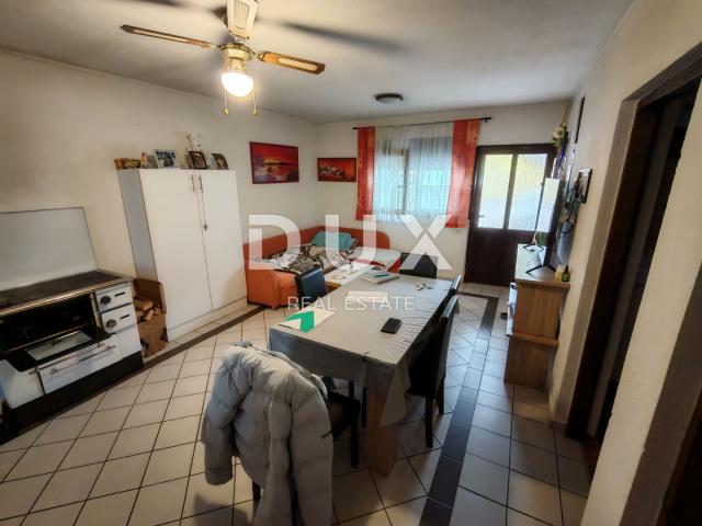 ZADAR, VIR - Kuća s čak 5 apartmana! 3 minute hoda udaljena od dviju plaža!