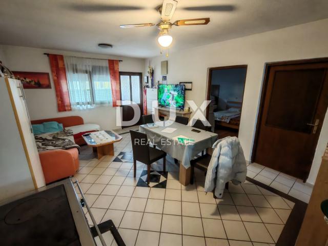 ZADAR, VIR - Kuća s čak 5 apartmana! 3 minute hoda udaljena od dviju plaža!