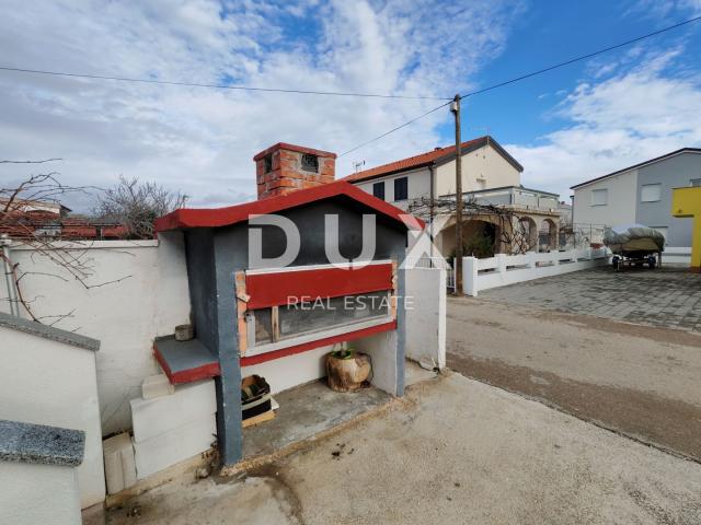 ZADAR, VIR - Kuća s čak 5 apartmana! 3 minute hoda udaljena od dviju plaža!