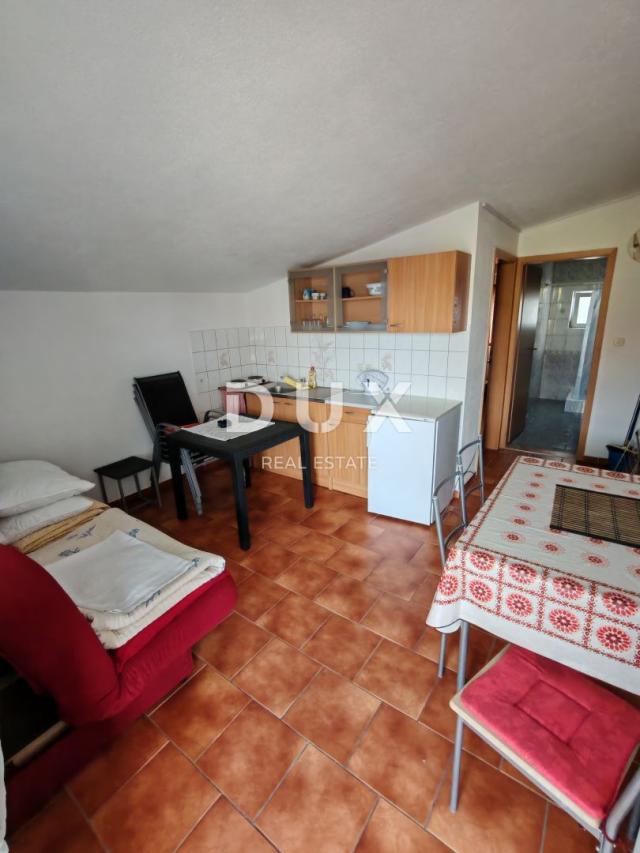 ZADAR, VIR - Kuća s čak 5 apartmana! 3 minute hoda udaljena od dviju plaža!