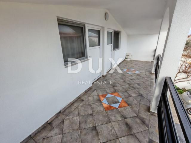 ZADAR, VIR - Kuća s čak 5 apartmana! 3 minute hoda udaljena od dviju plaža!