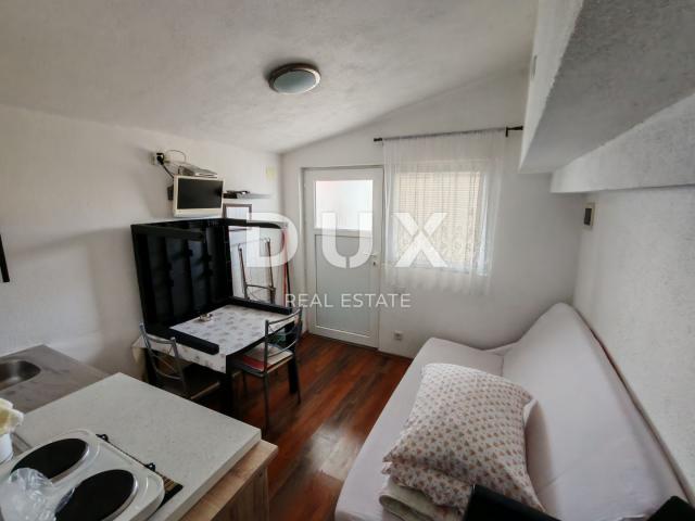 ZADAR, VIR - Kuća s čak 5 apartmana! 3 minute hoda udaljena od dviju plaža!