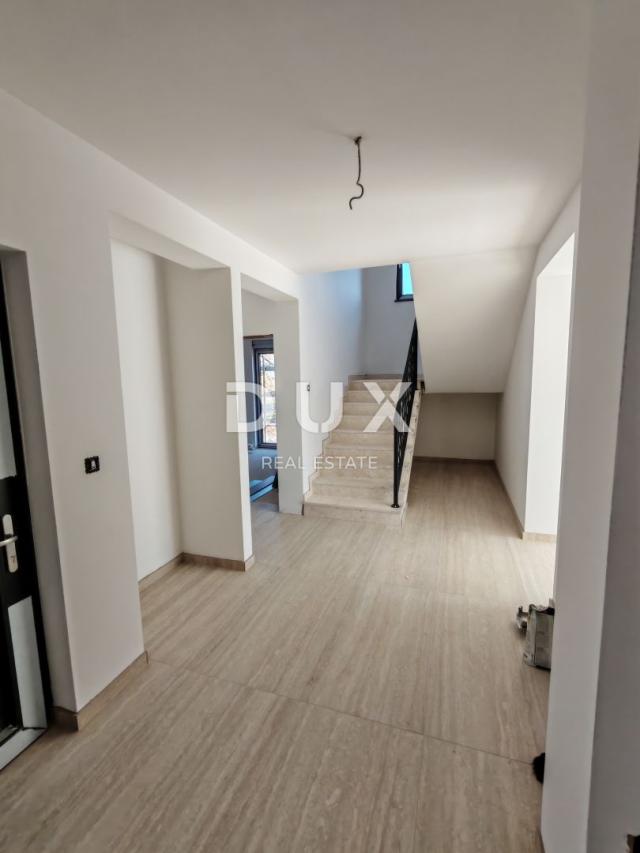 ZADAR, VRSI - Vrhunska vila s bazenom! Garaža, 4 spavaće sobe, 4 kupaonice. . . ! A