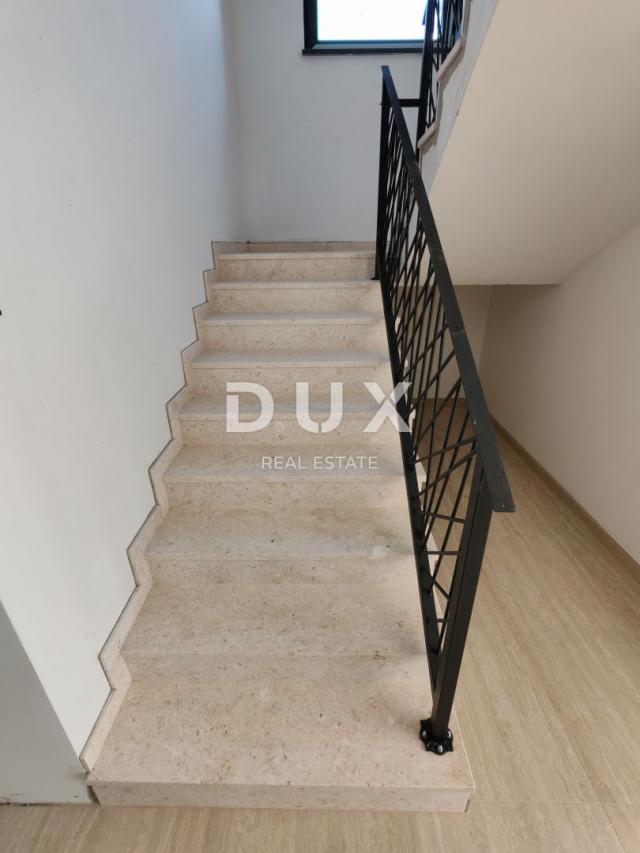 ZADAR, VRSI - Vrhunska vila s bazenom! Garaža, 4 spavaće sobe, 4 kupaonice. . . ! A