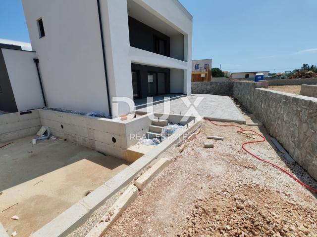 ZADAR, VRSI - Vrhunska vila s bazenom! Garaža, 4 spavaće sobe, 4 kupaonice. . . ! A