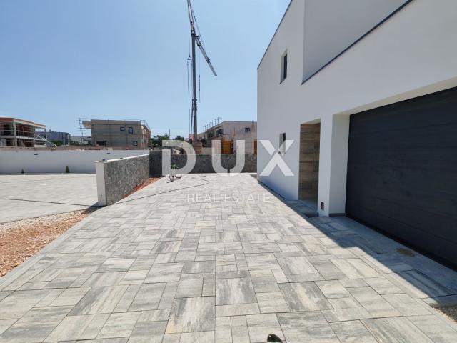 ZADAR, VRSI - Vrhunska vila s bazenom! Garaža, 4 spavaće sobe, 4 kupaonice. . . ! A