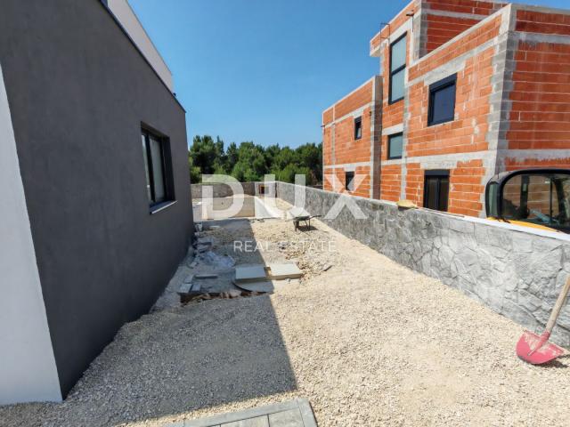 ZADAR, VRSI - Vrhunska vila s bazenom! Garaža, 4 spavaće sobe, 4 kupaonice. . . ! A