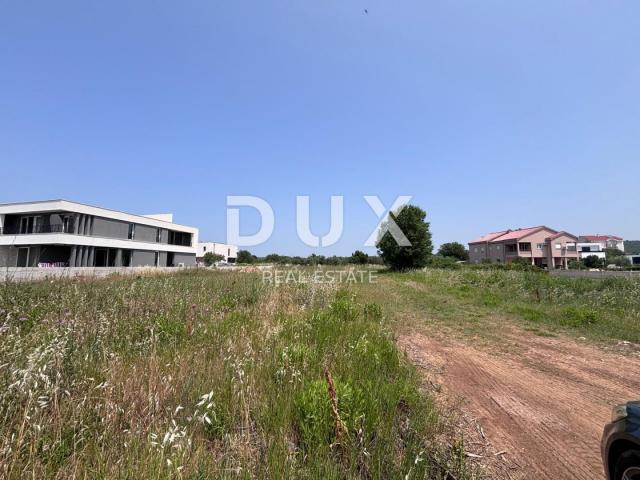 ZADAR, SUKOŠAN - Luksuzna lokacija za gradnju stanova ili vila u Sukošanu drugi red do mora!