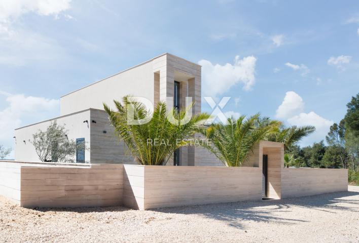 ZADAR, LJUBAČ - Luksuzna travertino vila s prekrasnim pogledom na more u mirnom prirodnom okruženju!