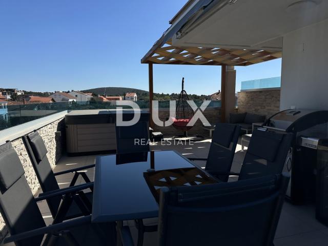 ZADAR, SUKOŠAN - Dvosobni stan sa krovnom terasom - Pogled na more!