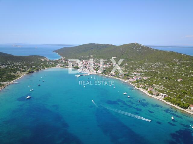OTOK IST - Građevinsko zemljište s privatnim putem do plaže! Mir, tišina, priroda. . . !
