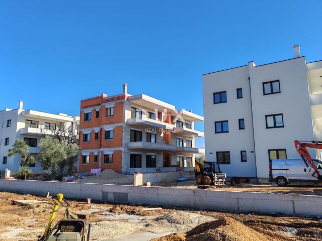 ZADAR, SUKOŠAN - Prekrasna novogradnja 200 metara od plaže s pogledom na more! B S5