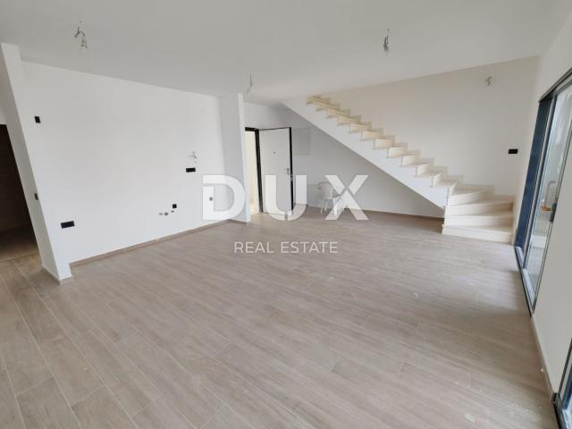 ZADAR, ZATON - Luksuzni penthouse s grijanim bazenom, prekrasnim pogledom na more, 30 metara od plaž