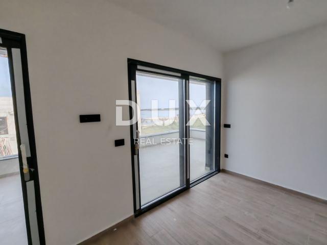 ZADAR, ZATON - Luksuzni penthouse s grijanim bazenom, prekrasnim pogledom na more, 30 metara od plaž