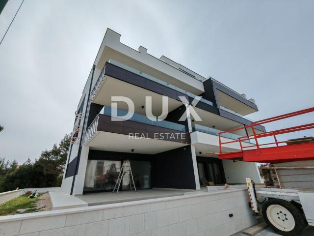ZADAR, ZATON - Luksuzni penthouse s grijanim bazenom, prekrasnim pogledom na more, 30 metara od plaž