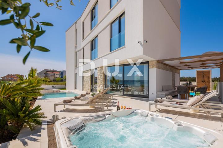 ZADAR, SUKOŠAN - Luksuzna vila prvi red do mora! B