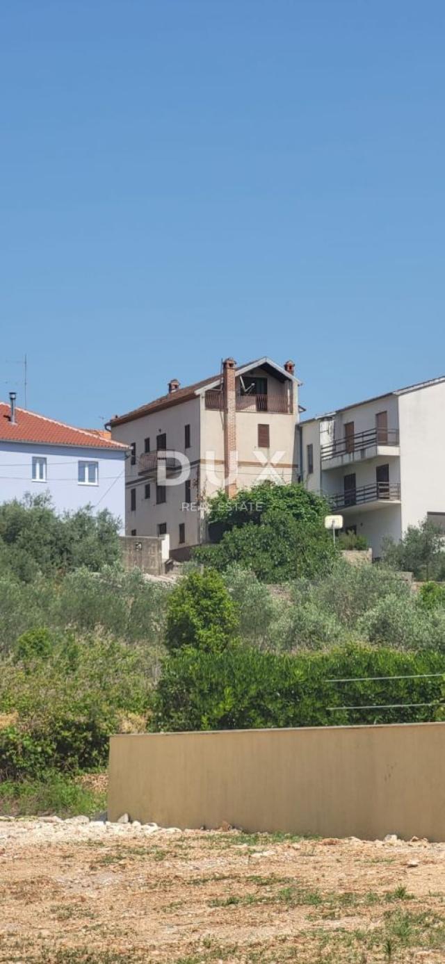 OTOK UGLJAN, KALI - Prostrana kuća 180 m od mora s četiri etaže i tri parkirna mjesta!