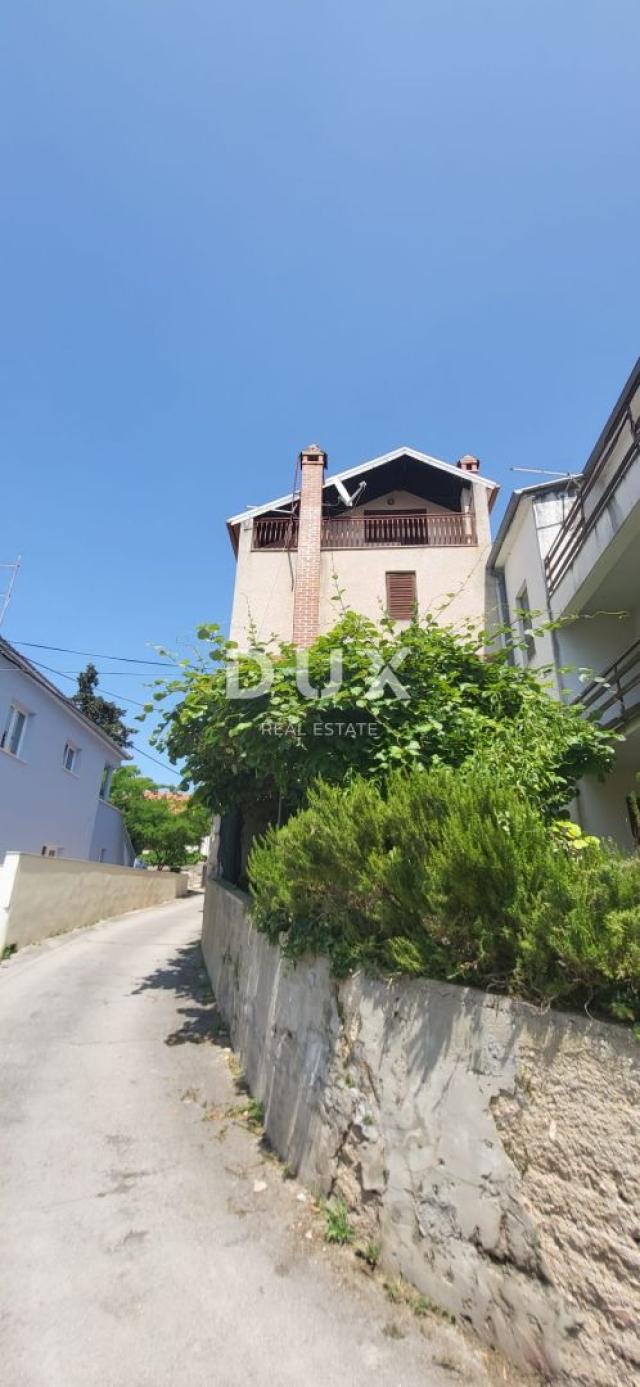 OTOK UGLJAN, KALI - Prostrana kuća 180 m od mora s četiri etaže i tri parkirna mjesta!