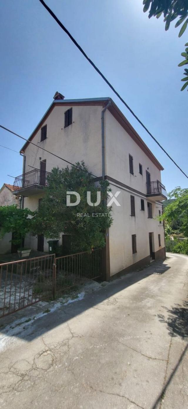 OTOK UGLJAN, KALI - Prostrana kuća 180 m od mora s četiri etaže i tri parkirna mjesta!
