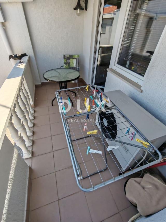 ZADAR, SUKOŠAN - Prostrani namješten stan s pogledom na more u blizini centra!