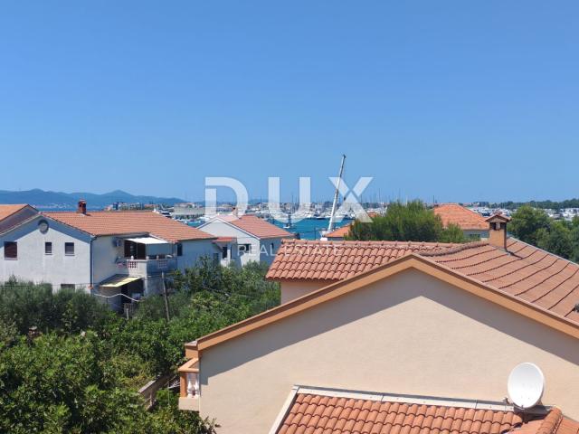 ZADAR, SUKOŠAN - Prostrani namješten stan s pogledom na more u blizini centra!
