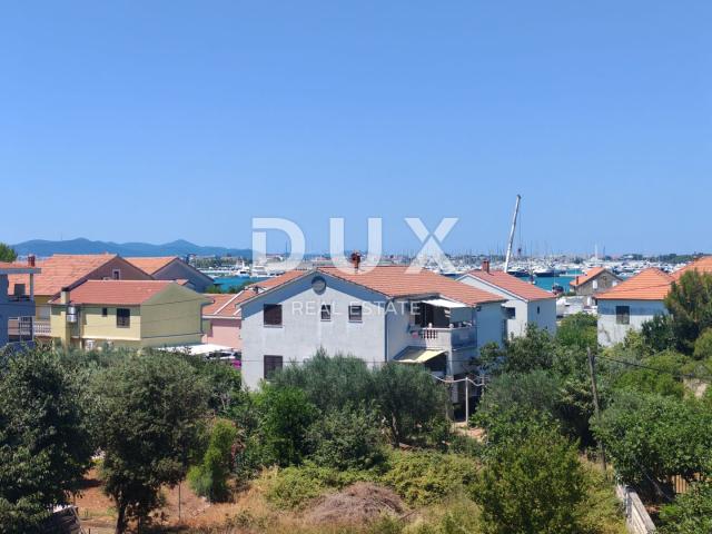 ZADAR, SUKOŠAN - Prostrani namješten stan s pogledom na more u blizini centra!