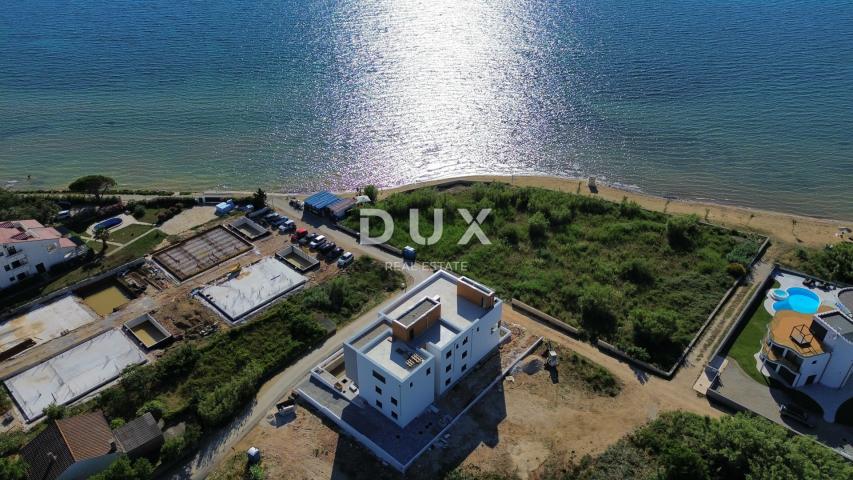ZADAR, PRIVLAKA - Novogradnja 50 metara od mora s vrtom i pogledom na more! S1