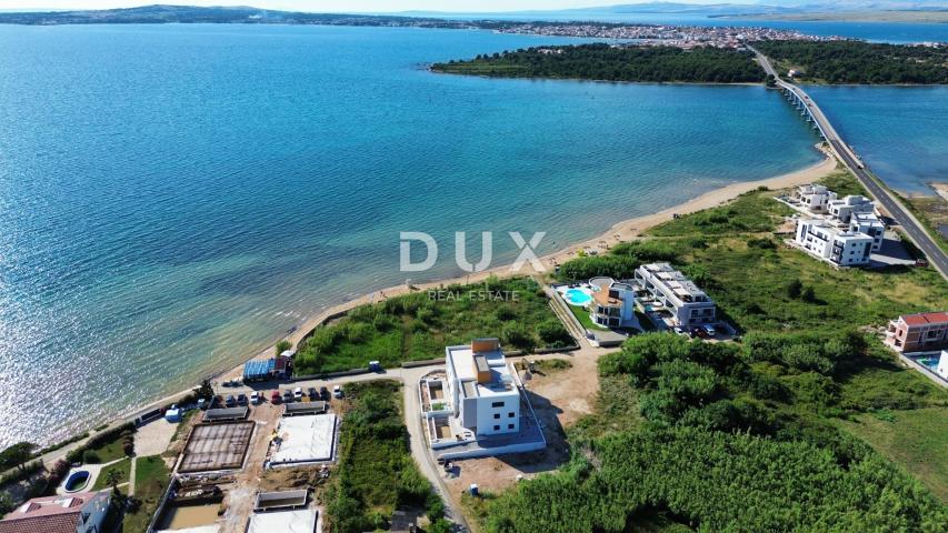 ZADAR, PRIVLAKA - Novogradnja 50 metara od mora s vrtom i pogledom na more! S1