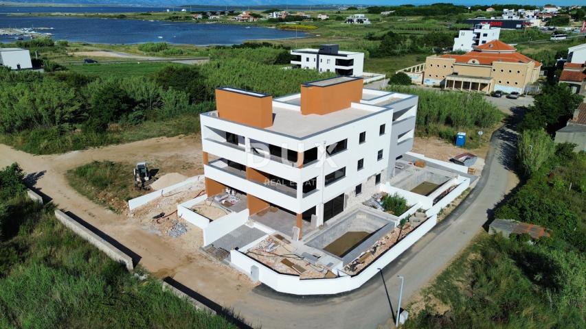 ZADAR, PRIVLAKA - Novogradnja 50 metara od mora s vrtom i pogledom na more! S1