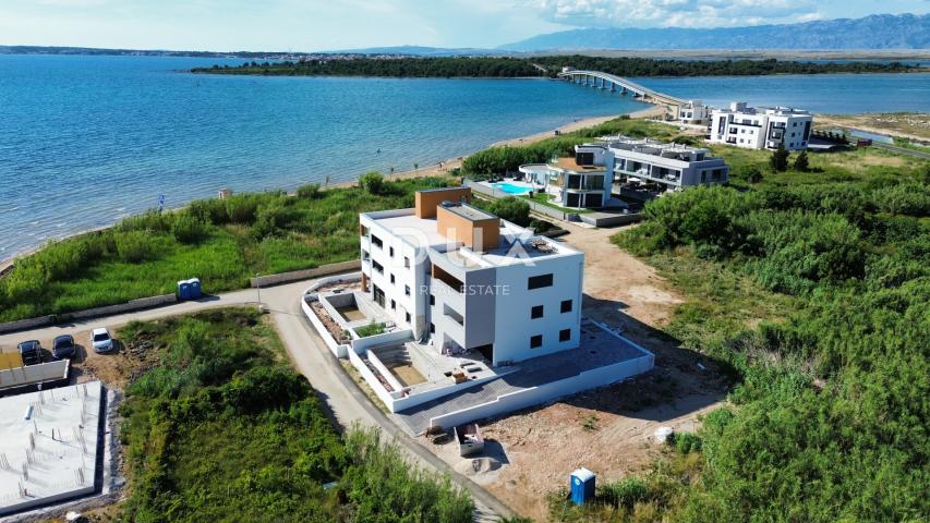 ZADAR, PRIVLAKA - Namješten stan sa bazenom 50 metara od pješčane plaže! S3