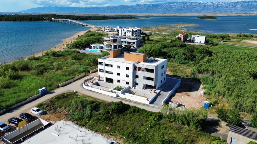 ZADAR, PRIVLAKA - Namješten stan sa bazenom 50 metara od pješčane plaže! S3