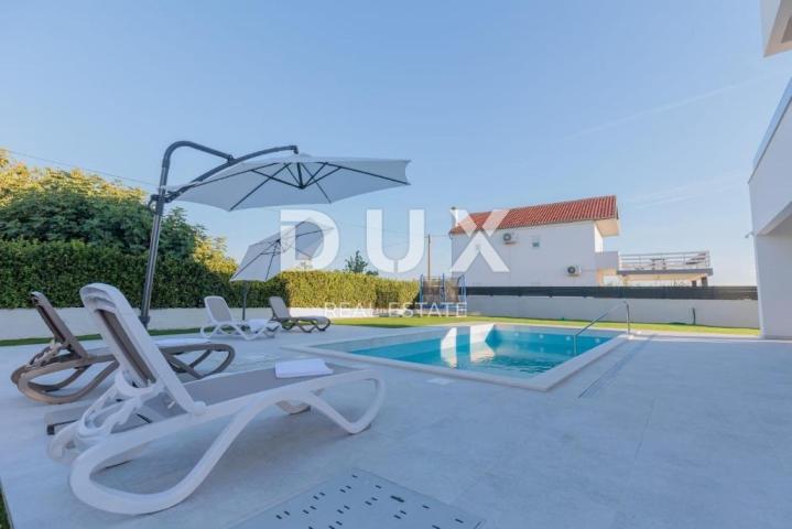 ZADAR, VRSI - Kompletno namještena vila s bazenom i garažom!