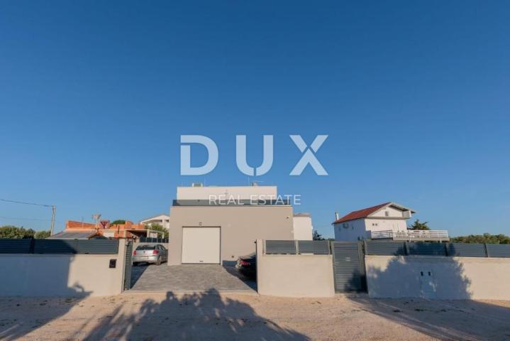 ZADAR, VRSI - Kompletno namještena vila s bazenom i garažom!