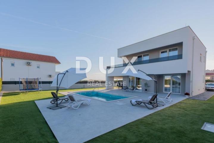 ZADAR, VRSI - Kompletno namještena vila s bazenom i garažom!