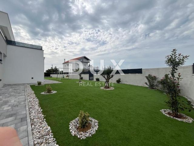 ZADAR, VRSI - Kompletno namještena vila s bazenom i garažom!