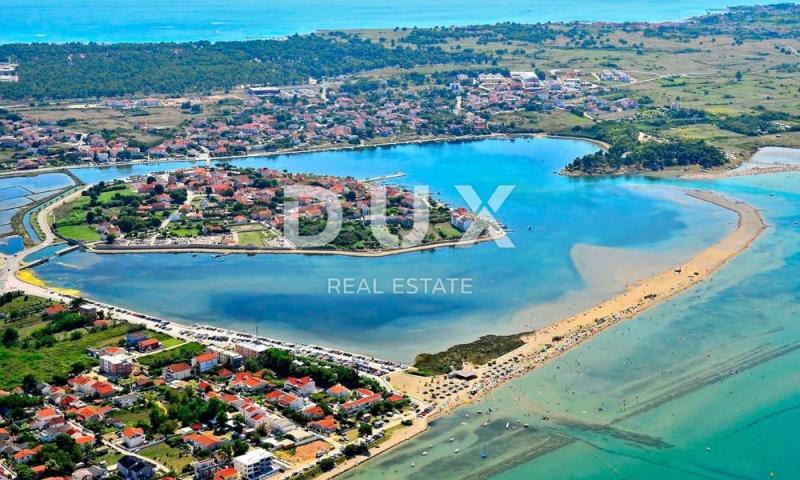 ZADAR, NINSKI STANOVI - Zemljište s ishodovanom građevinskom dozvolom za vilu s bazenom i pomoćnim o