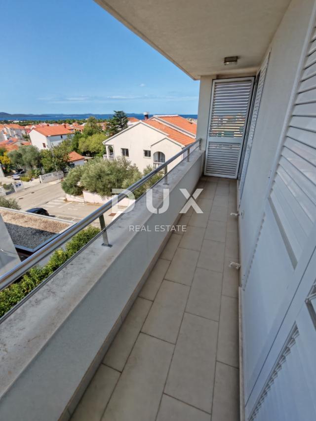 ZADAR, BORIK - Kompletno namješten dvoetažni stan s prekrasnim pogledom na more!